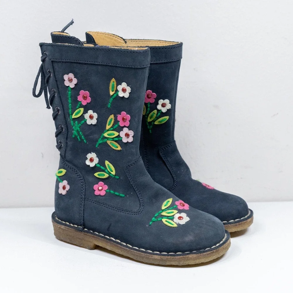 LE PETIT CHOU Zecchino d'Oro Floral Embroidered Suede Boots Toddler Sz 7.5-8 US
